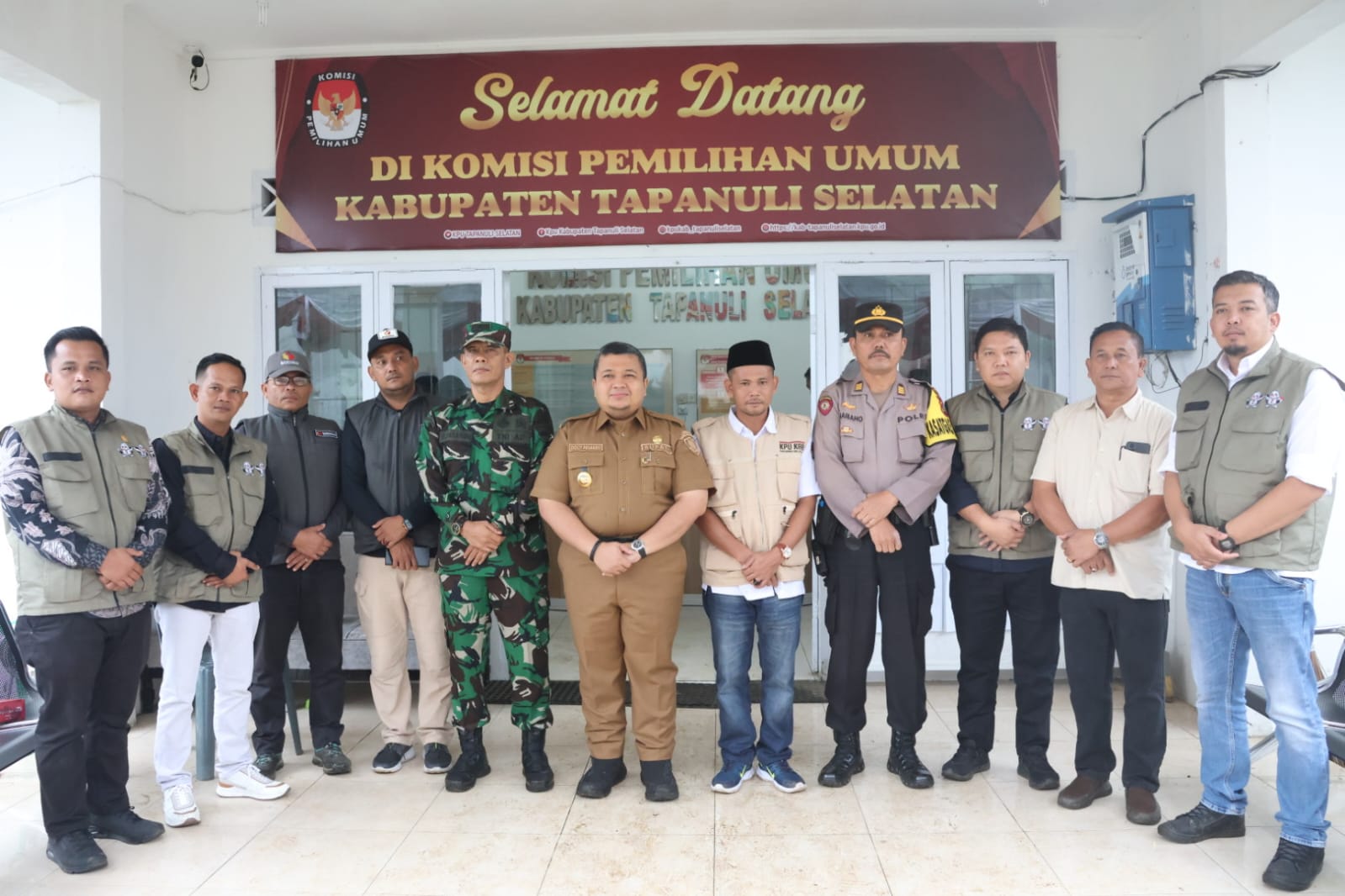 40 Truk Angkut Logistik Pemilu 2024, Dilepas Bupati Tapsel Ke 15 Kecamatan