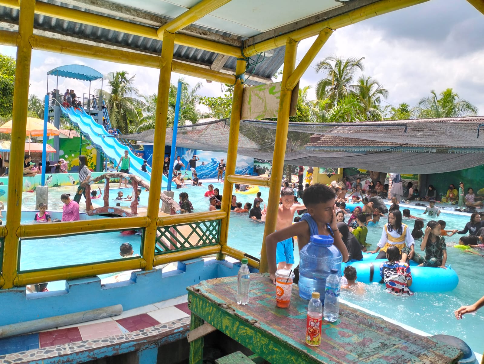Polres Tanjung Balai Pastikan Keamanan Masyarakat saat Libur Lebaran di Objek Wisata Kolam Renang