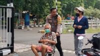 Kapolsek Gunung Anyar Berikan Dukungan kepada Lansia dalam Pemilu