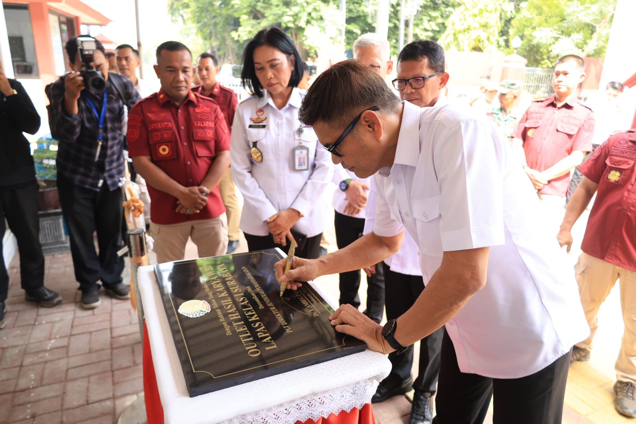 Plt. Dirjen Pemasyarakatan Resmikan Klinik Pratama, Galeri Hasil Karya WBP serta Tanam Perdana Program Ketahanan Pangan Di Lapas Surabaya