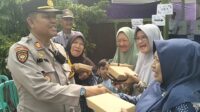 Tarik Animo Warga Datang Ke TPS, Polresta Sidoarjo Bagikan Makanan Gratis