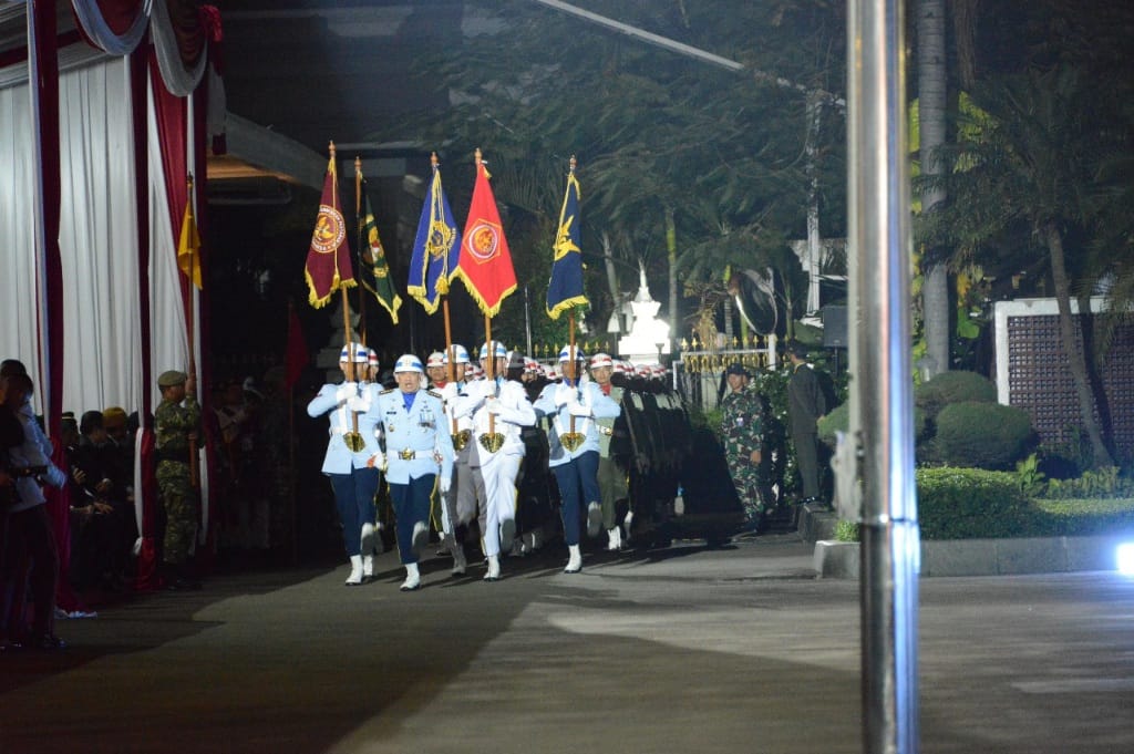 Menhan Prabowo Pimpin Upacara Parade Senja di Kemhan