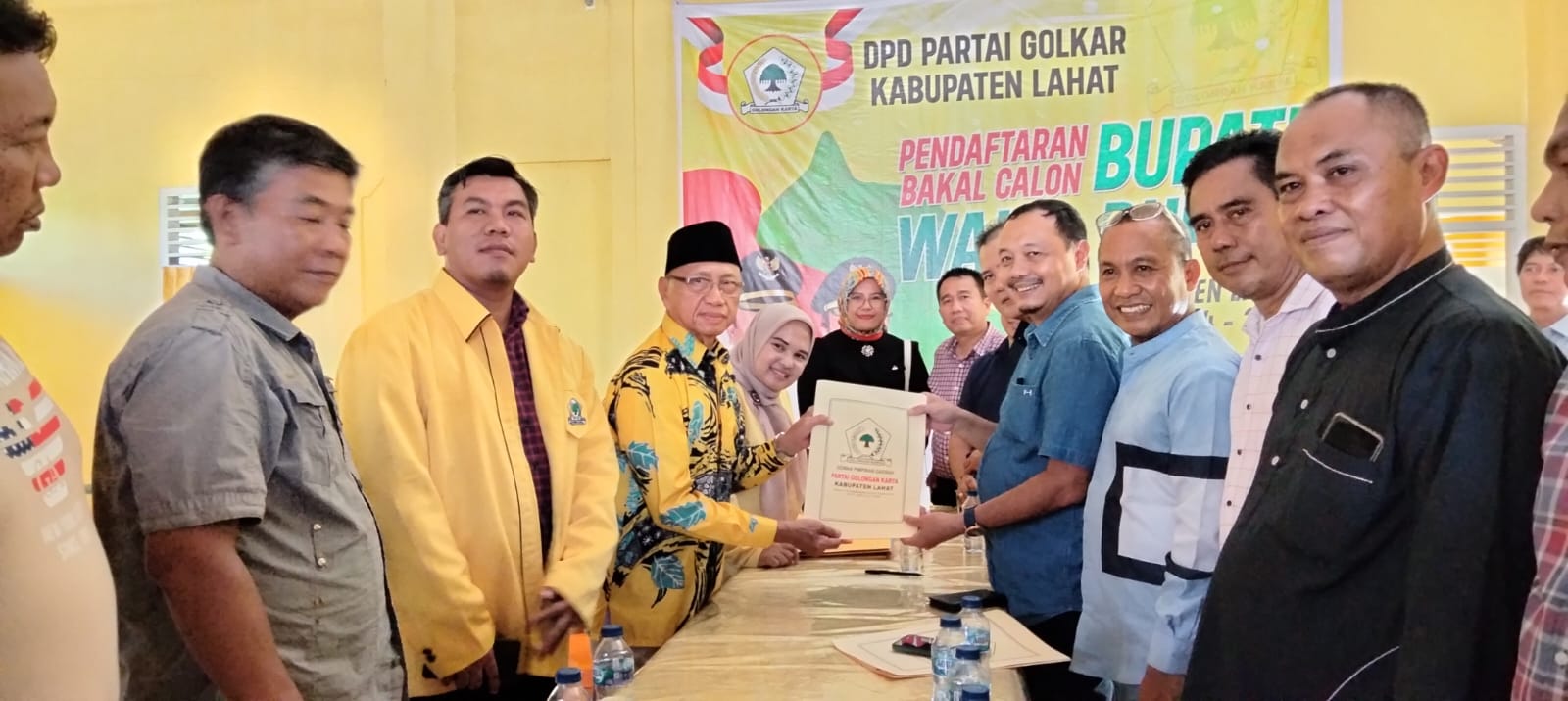 Pasangan Berlian Kembali Mengambil Formulir Pendaftaran Bacabup Dan Bacawabup Di DPD Partai Golkar 