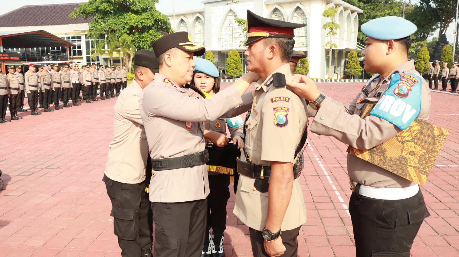 Kapolres Gresik Pimpin Sertijab Kapolsek Gresik Kota dan Kapolsek Ujung Pangkah