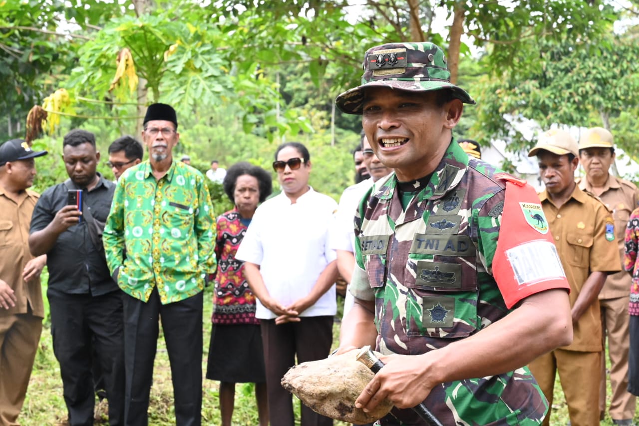 Kodim 1811/Teluk Wondama Gelar Upacara Pembukaan TMMD Ke-120 di Kampung Yabore