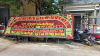Karangan Bunga Hiasi Acara Resepsi Pernikahan Putra Sulung Sekjen DPW Partai Ummat Kepri