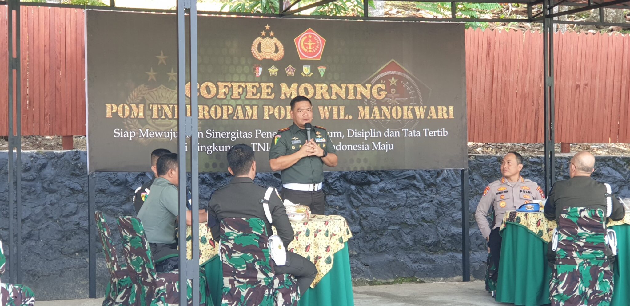Pomdam XVIII/Kasuari dan Propam Polda Papua Barat Coffee Morning Bersama