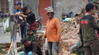 Satgas TMMD 120 Kodim0316/Batam Bersama Warga ,Merakit Mal di Lanjuti Pengecoran