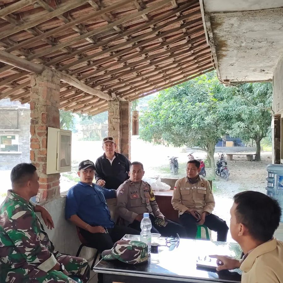 TNI POLRI di Purwakarta Kompak Sambangi Masyarakat
