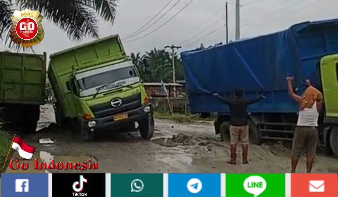 Akibat Angkutan Truk Batubara Jalan Lintas Tengah Rusak Berat