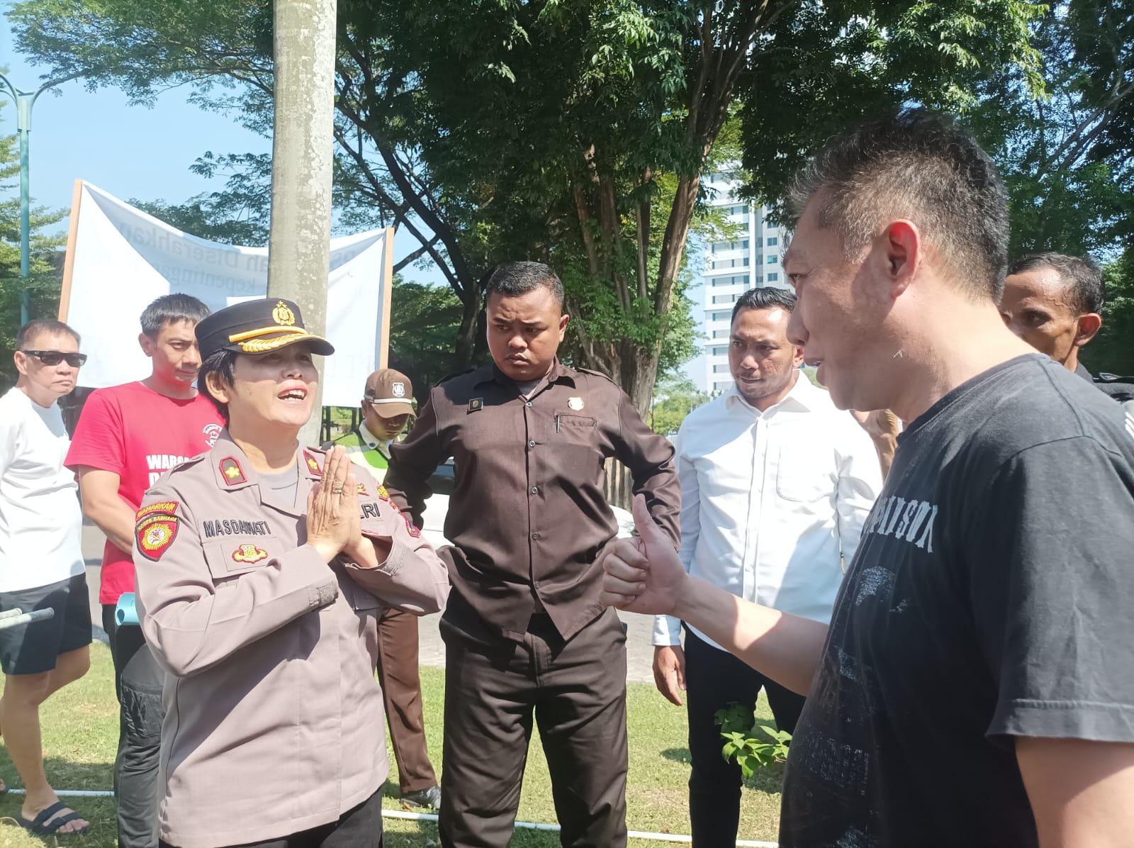 
Ricuh, Pemasangan Portal Elektronik oleh Warga Ditentang Developer Perumahan Darmo Hill