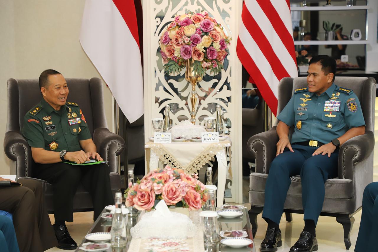 Tingkatkan Kerja Sama Bidang Penegakan Hukum, KSAL Laksamana TNI Muhammad Ali Menerima Audiensi JAM-Pidmil Mayjen TNI Dr. W. Indrajit