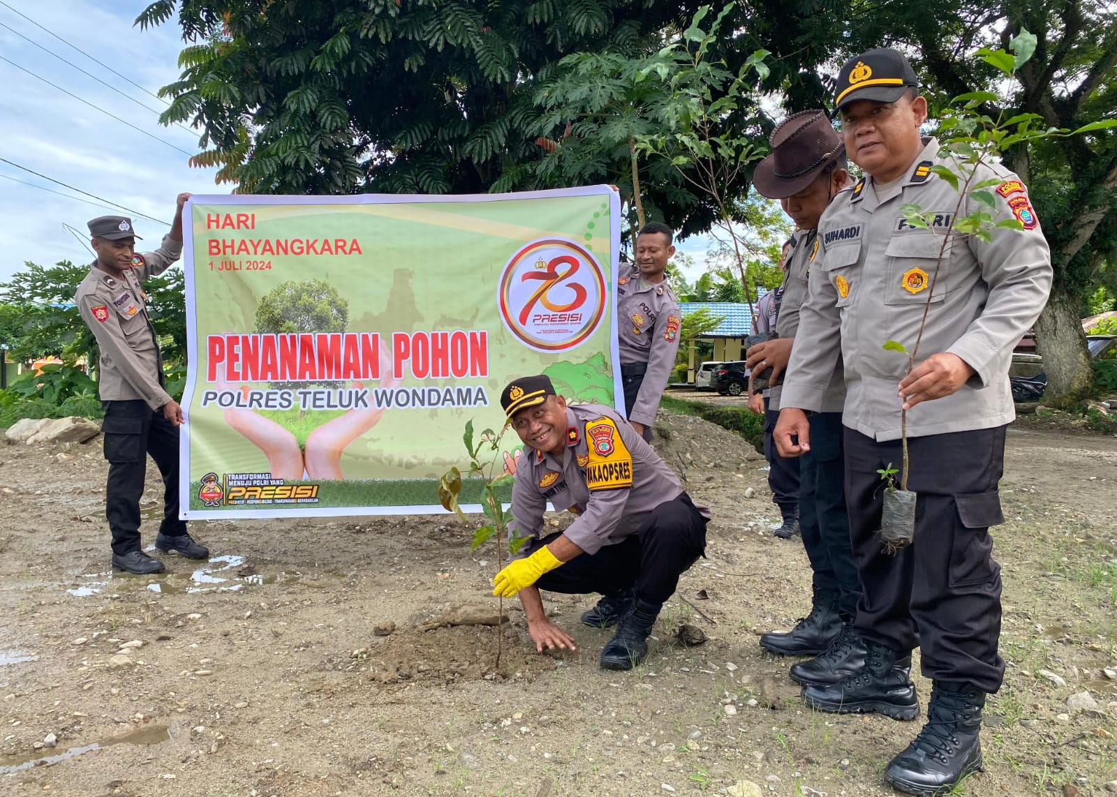 Sambut Hari Bhayangkara ke-78, Polres Teluk Wondama Laksanakan Giat Tanam Pohon dan Dukung Ketahanan Pangan