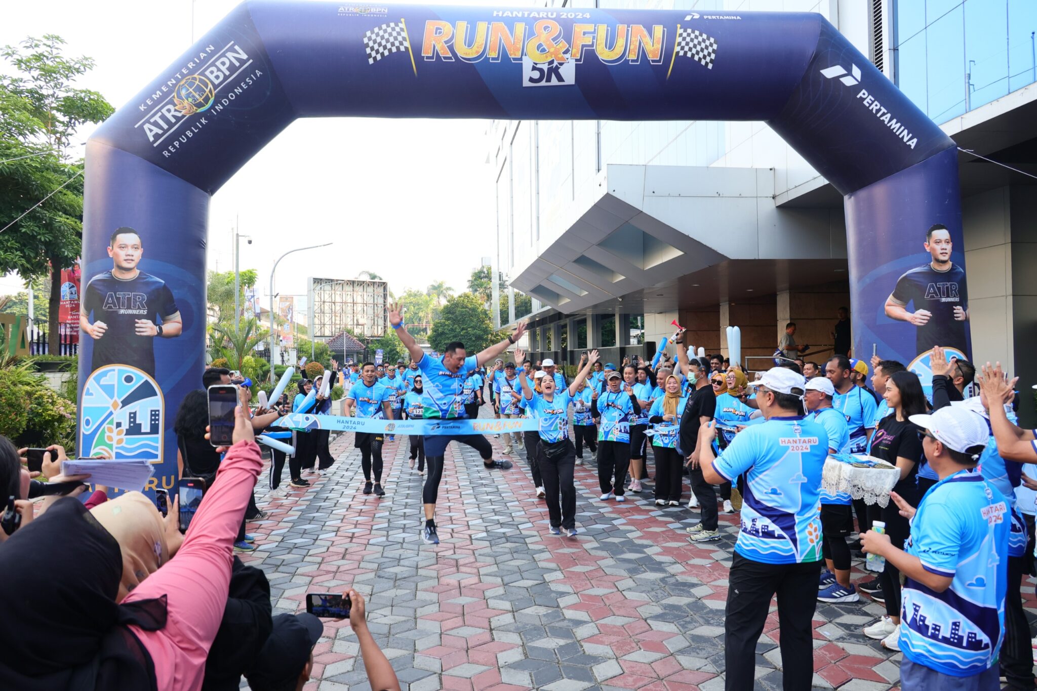 Selenggarakan HANTARU 2024 Run & Fun 5k, Menteri AHY Harapkan Pegawai Semakin Solid dan Kompak
