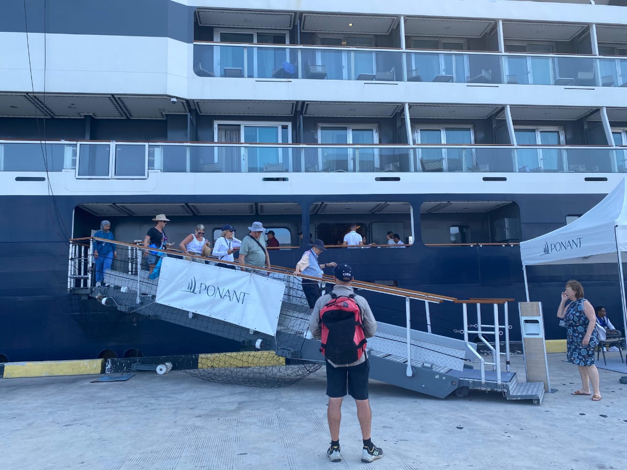 Kapal Pesiar Berbendera Perancis Le Jacques Cartier Bawa 131 Wisatawan Ke Sikka Kunjung Obyek Wisata Budaya