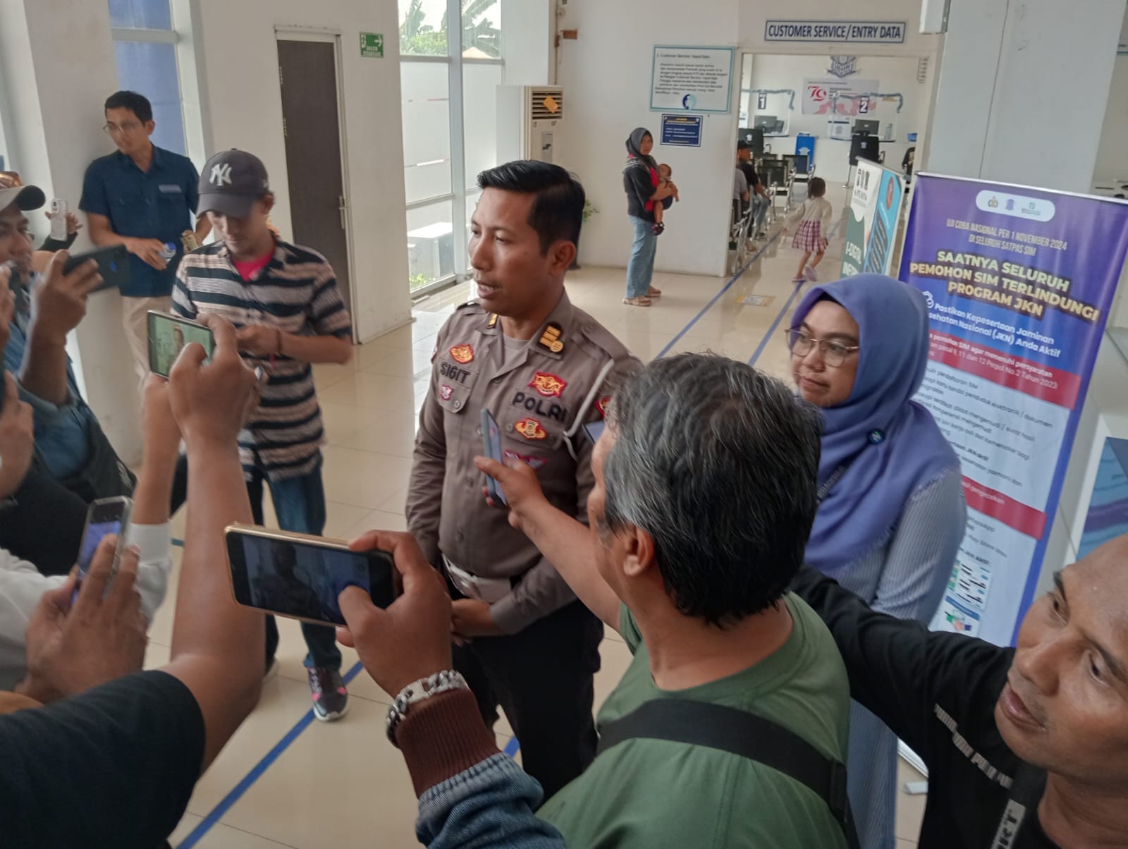 AKP Sigit Eka Sahudi. SH : Awal November 2024, BPJS Sudah Diberlakukan Syarat Pengurusan SIM - KB di Satpas Colombo
