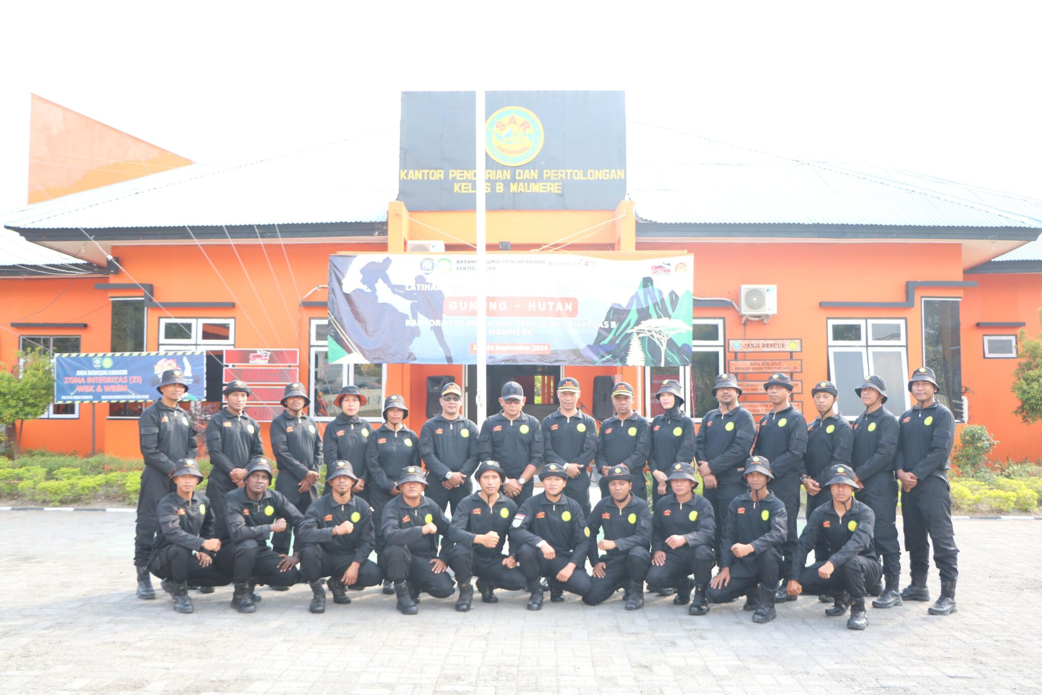 Asah Kemahiran Jungle Rescue Personil Kantor SAR Maumere  Gelar Latihan Satuan Gunung  Hutan
