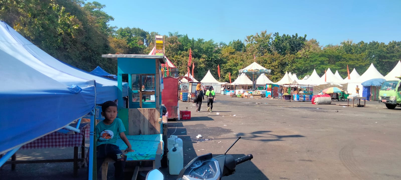 Pj Bupati Lahat Diteriaki Pedagang " Minggir Bapak Mau Lewat, Raja Nak Lewat, "