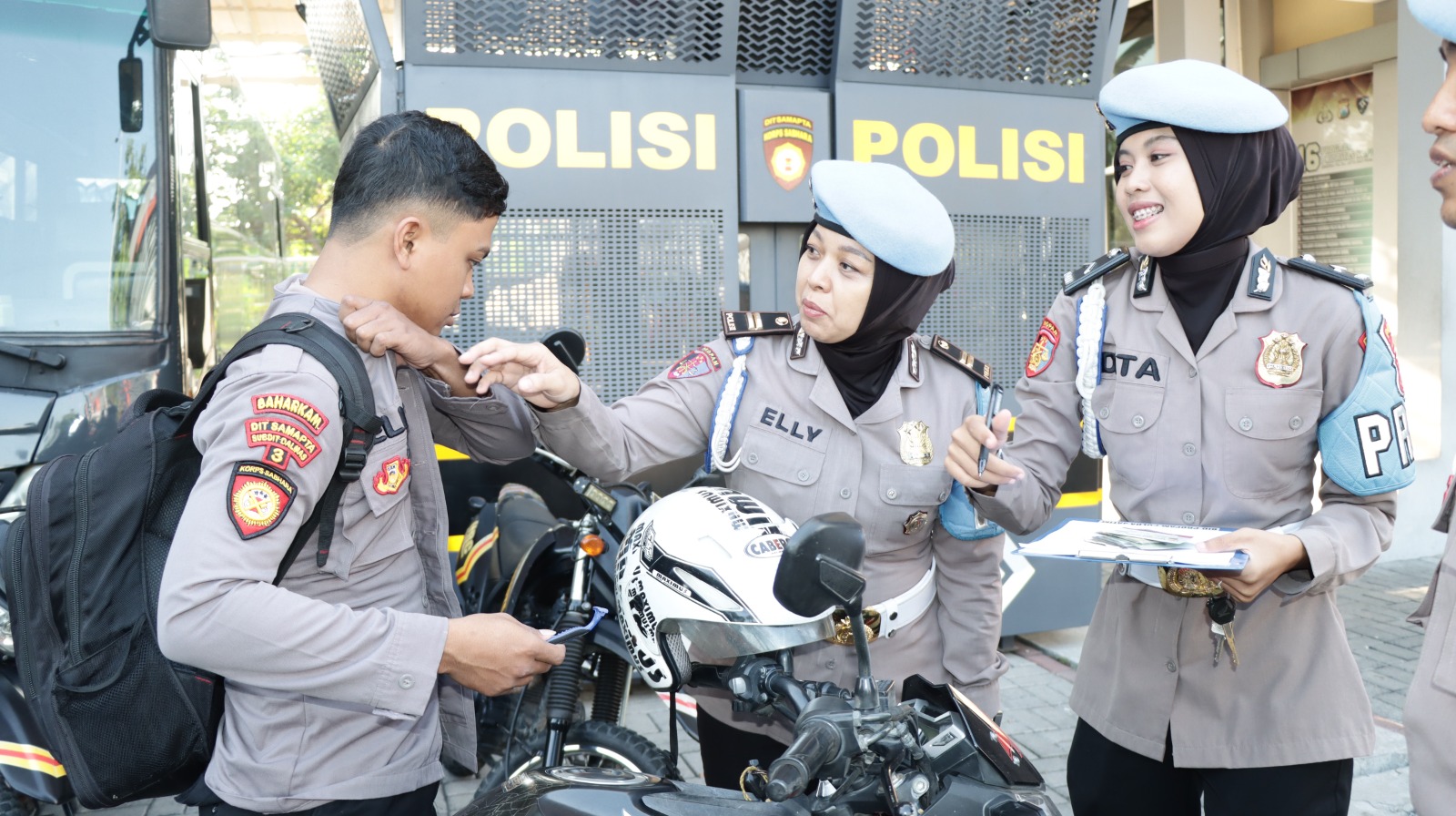 Propam Polda Jatim Lakukan Test Urine Personel Polres Gresik, Upaya Pencegahan Penyalahgunaan Narkoba