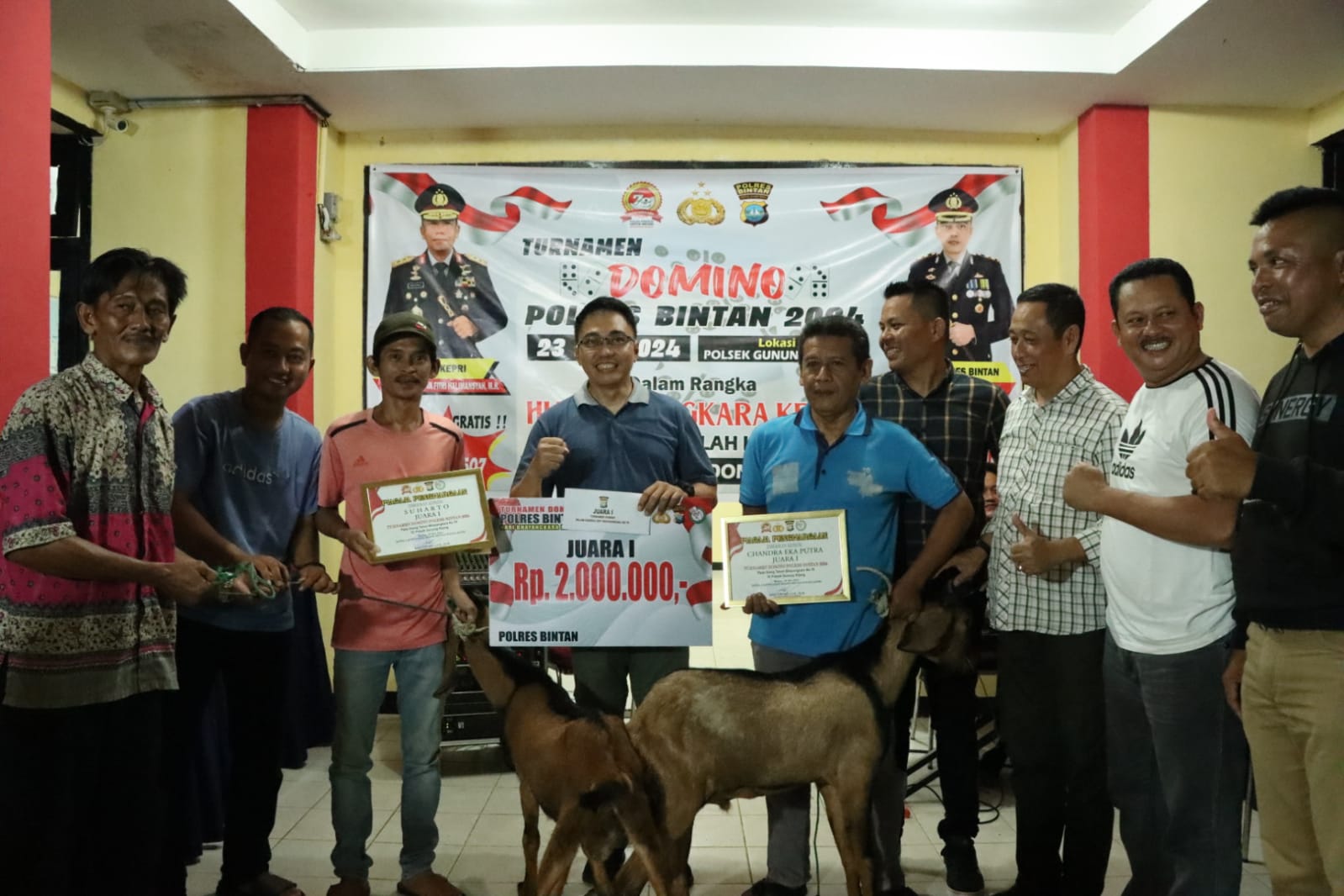 Sepasang Terbaik Mendapat Hadiah 2 Ekor Kambing Dari Kapolres Bintan.