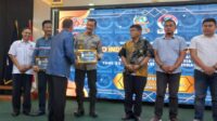 Kapolda Kepri Irjen Pol Drs.Yan Fitri Halimansyah MH Menerima Penganugerahan Golden Award dari IWO Indonesia