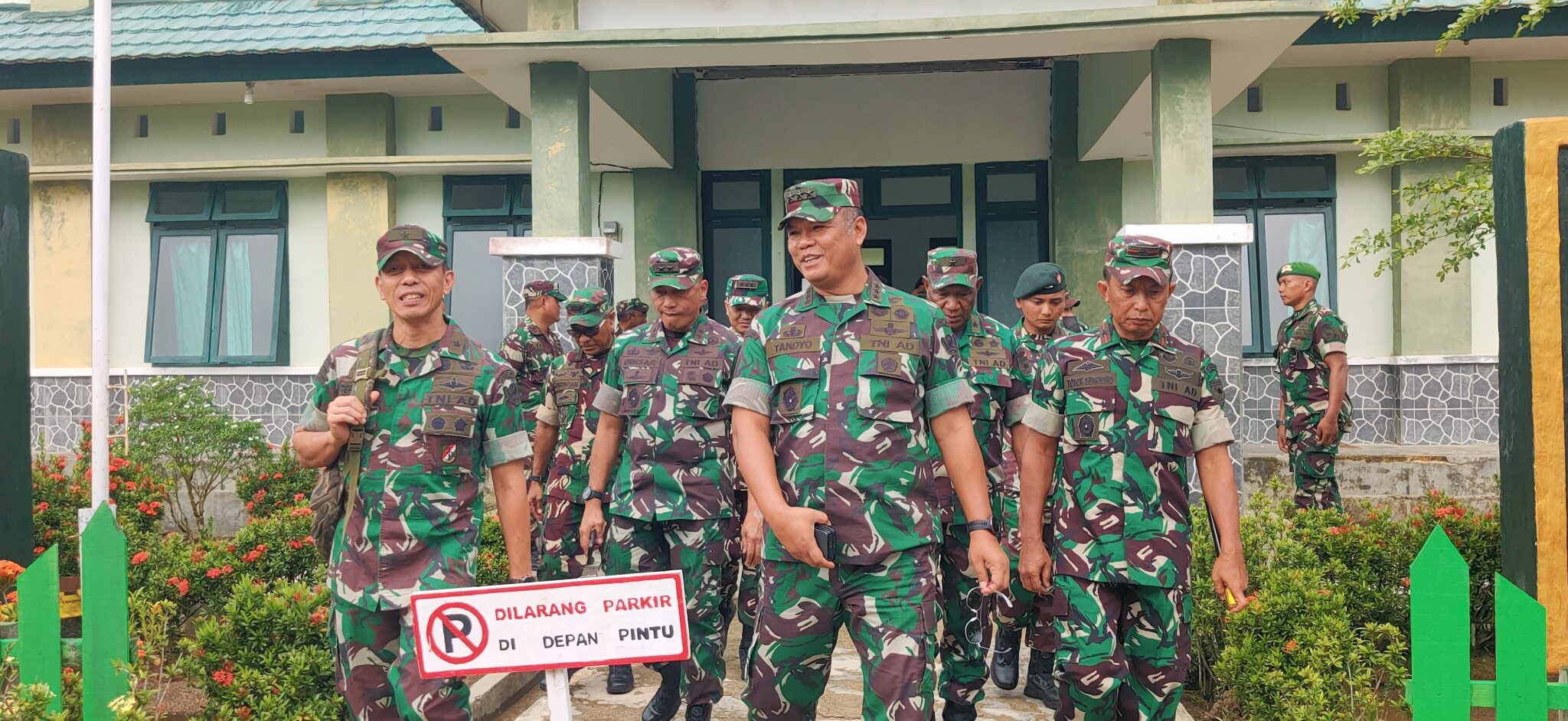 Wakasad Tinjau Kesiapan Operasi Personel Yonif 762/VYS di Sorong dan Berpesan Setiap Tugas Yang Diemban TNI AD Adalah Amanah Yang Harus Dijalankan dengan Penuh Tanggung Jawab