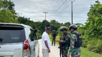Satgas Yonif 407/PK Laksanakan Giat Swiping Kendaraan, Memastikan Barang Yang Dibawa Aman Dan Tidak Ilegal