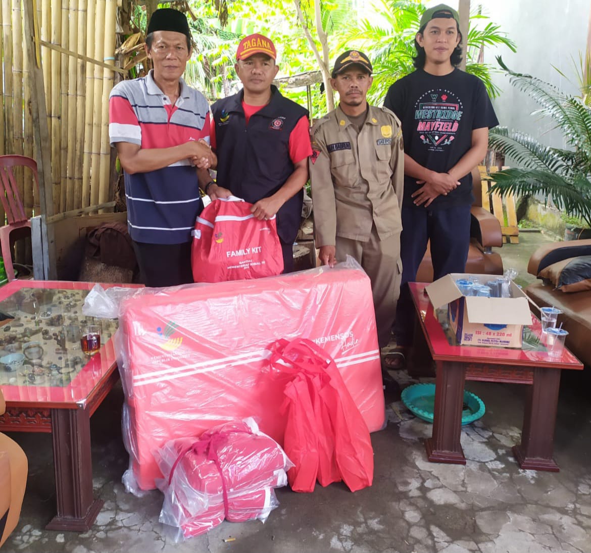 Tanggapi Laporan Kebakaran Bantuan Tanggap Darurat Diarahkan Dinsos ke TKP