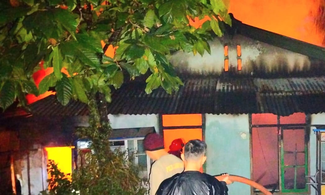 Polsek Talang Padang Identifikasi Kebakaran Rumah Pekon Sinar Semendo