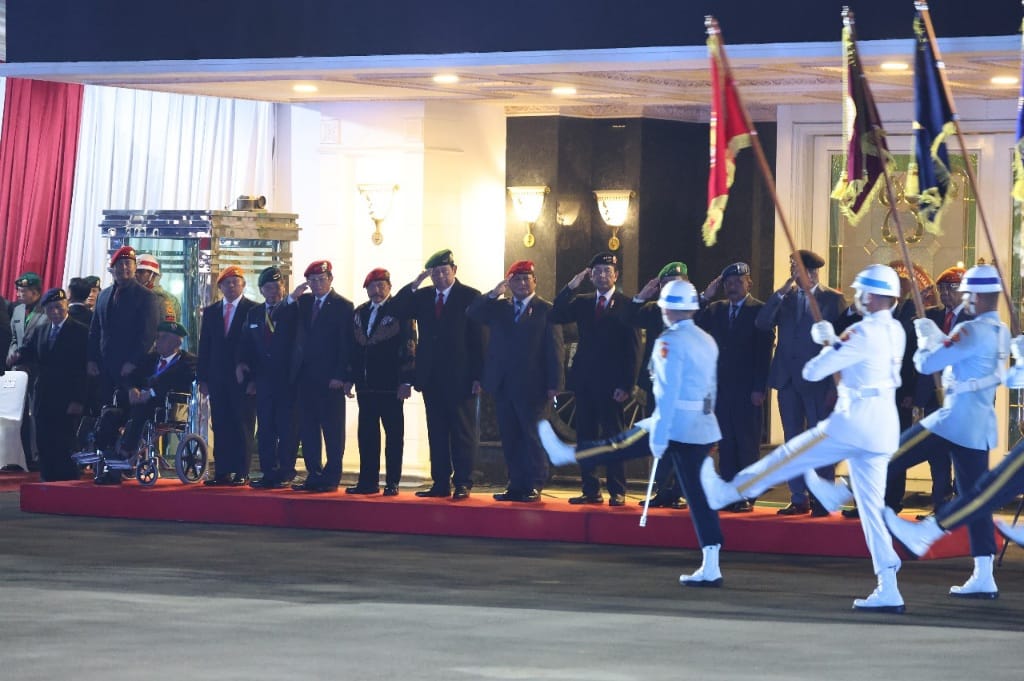 Menhan Prabowo Pimpin Upacara Parade Senja di Kemhan