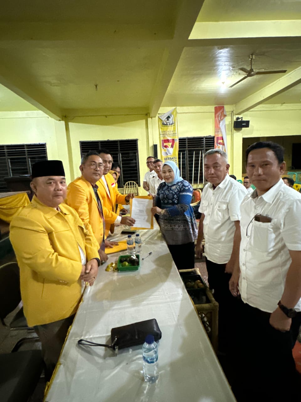 Siap Bertarung Di Pilkada 2024 Lidyawati Cik Ujang Kembalikan Formulir Pendaftaran Bacabup Muaraenim 