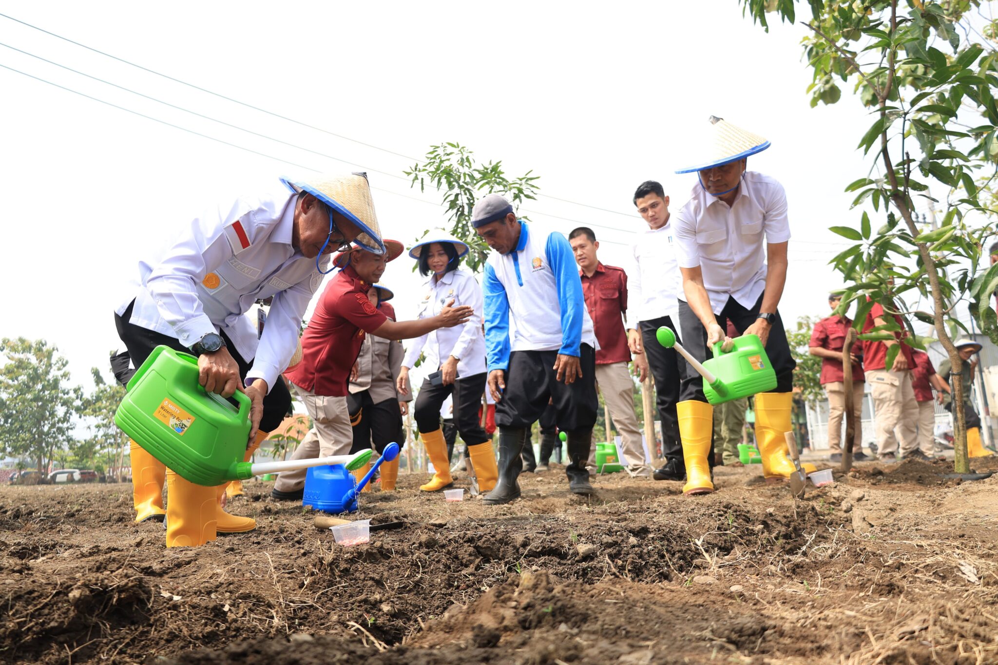 Plt. Dirjen Pemasyarakatan Resmikan Klinik Pratama, Galeri Hasil Karya WBP serta Tanam Perdana Program Ketahanan Pangan Di Lapas Surabaya 
