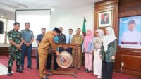 Wali Kota Tanjungbalai H Waris Tholib Menghadiri Rembug Stunting Dengan Tema Integrasi Layanan Untuk Komitmen Perbaikan di Aula Sutrisno Hadi.