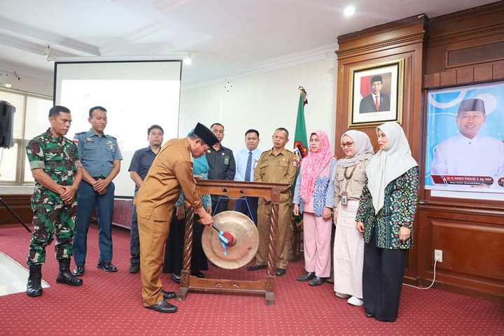 Wali Kota Tanjungbalai H Waris Tholib Menghadiri Rembug Stunting Dengan Tema Integrasi Layanan Untuk Komitmen Perbaikan di Aula Sutrisno Hadi.